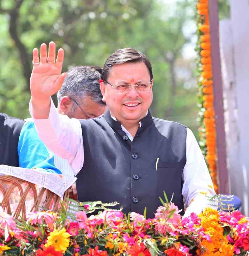 धामी सरकार के 3 वर्ष पूर्ण होने के अवसर पर देहरादून में रोड शो आयोजित, मुख्यमंत्री ने लाभार्थियों को महालक्ष्मी किट और कृषि यंत्र किए वितरित