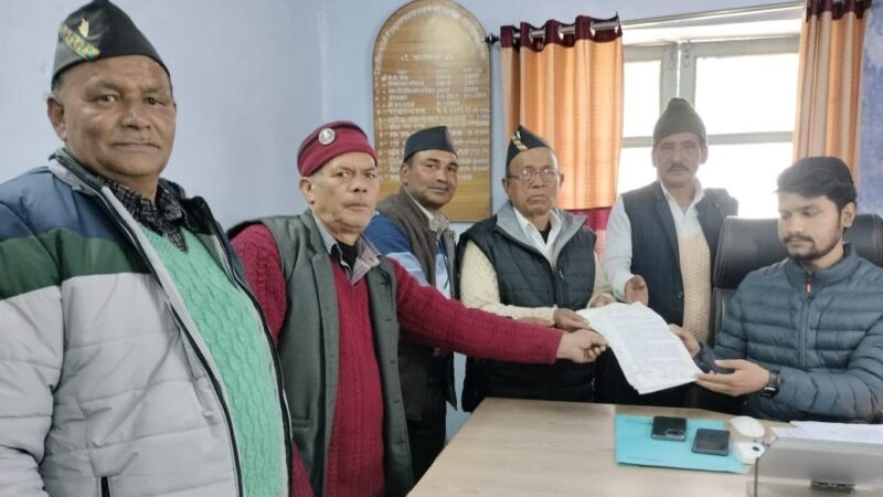 आपदा से विस्थापित गांव दिदिना 10 वर्षों से सड़क की बाट जोह रहा