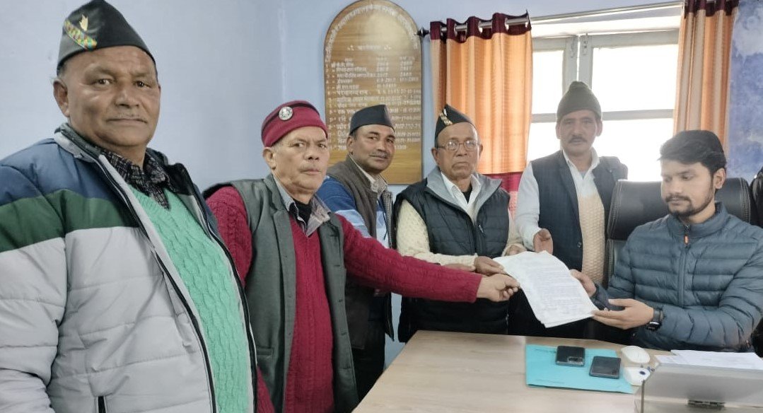 आपदा से विस्थापित गांव दिदिना 10 वर्षों से सड़क की बाट जोह रहा