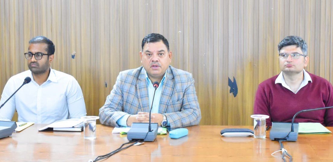 वनाग्नि रोकथाम की डीएम संदीप तिवारी ने की समीक्षा