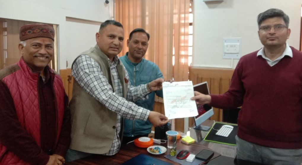 गोपेश्वर-मोटर मोटर मार्ग के सुधारीकरण की जनप्रतिनिधियों ने उठाई मांग