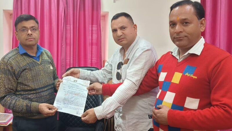 जिला चिकित्सालय में एमआरआई लगाने की कांग्रेस ने उठाई मांग