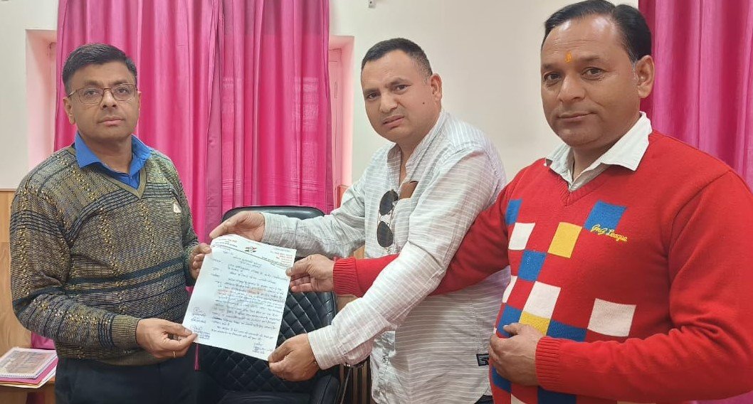 जिला चिकित्सालय में एमआरआई लगाने की कांग्रेस ने उठाई मांग