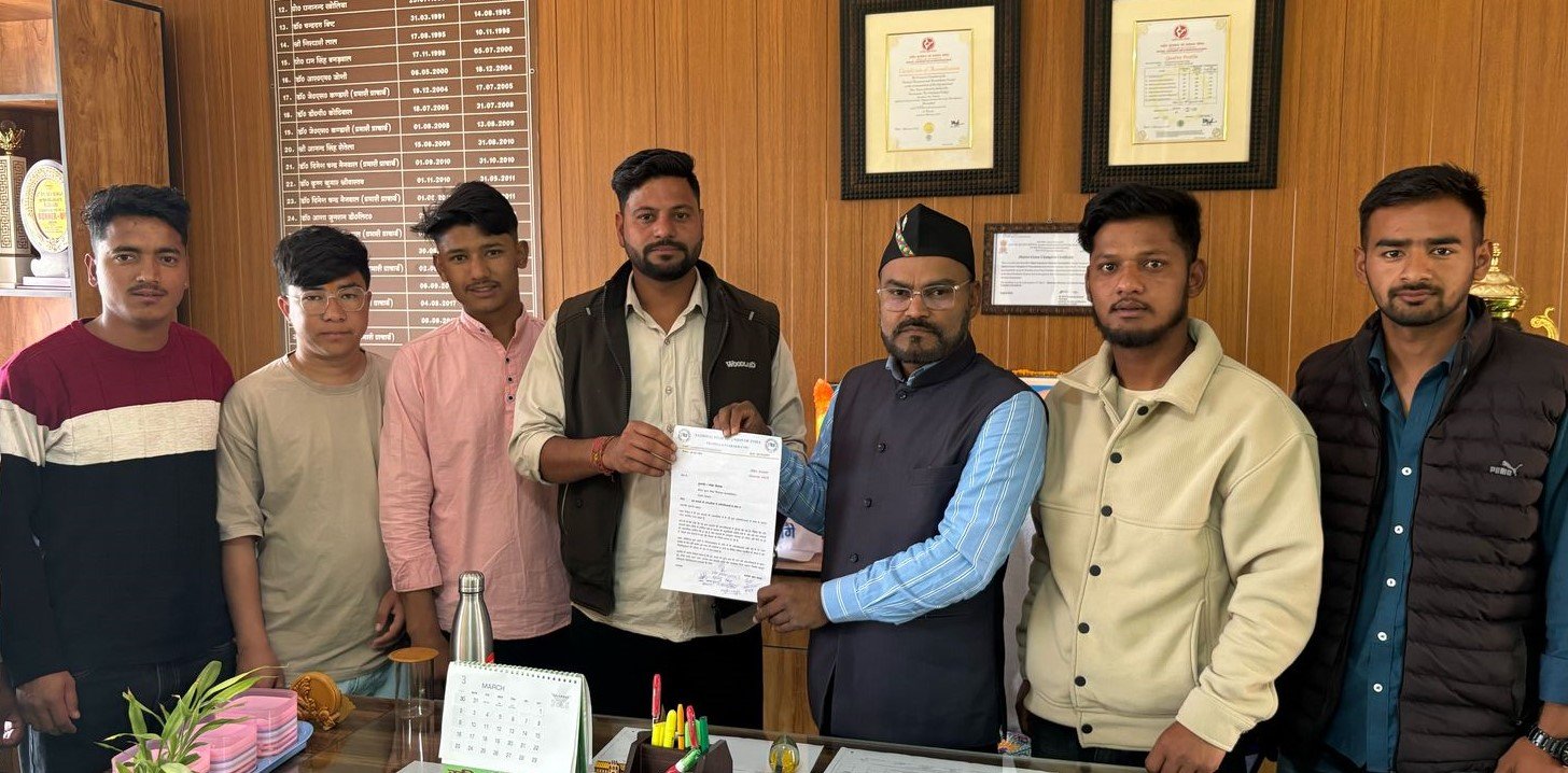 अंक तालिका में अनियमिता के विरोध में एनएसयूआई ने फूंका कुलपति का पुतला