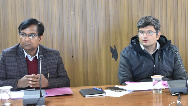 डीएम संदीप तिवारी ने ली शहरी गरीबी उन्मूलन मिशन की समीक्षा बैठक, दिए निर्देश