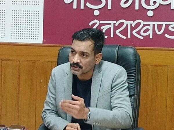 सभी कार्यालयों में 31 मार्च 2025 तक स्थापित होंगे स्मार्ट मीटर – डीएम डॉ. आशीष चौहान