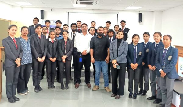 आईएचएमएस कॉलेज में 28 छात्र-छात्राओं का हुआ हिटाची की आईटी कंपनी में चयन, तीन लाख का पैकेज, यातायात और भोजन मिलेगा निशुल्‍क, छात्रों में खुशी का माहौल