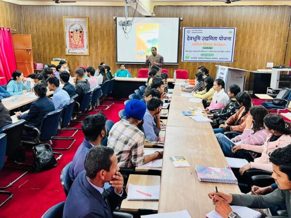 उद्यमिता विकास कार्यक्रम : छात्रों को दी नवाचार और व्यवसाय विकास की महत्वपूर्ण जानकारियां