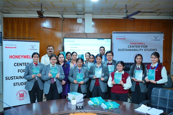 श्री गुरु राम राय विश्वविद्यालय को मिला “सेंटर ऑफ एक्सीलेंस” अवार्ड