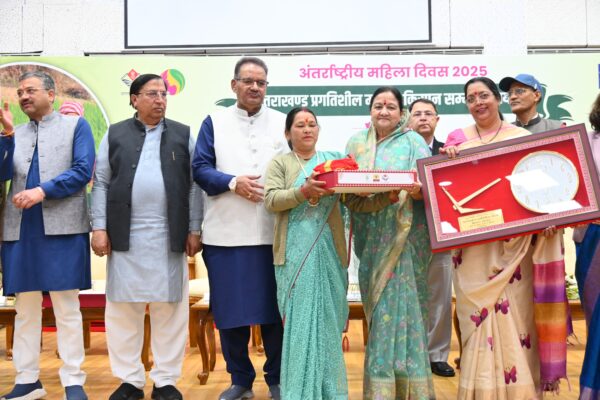 कृषि मंत्री गणेश जोशी ने अंतर्राष्ट्रीय महिला दिवस पर कृषि व उद्यान के क्षेत्र में उत्कृष्ट कार्यों के लिए महिला किसान बहनों को  “उत्तराखण्ड प्रगतिशील महिला किसान सम्मान 2025” से किया सम्मानित
