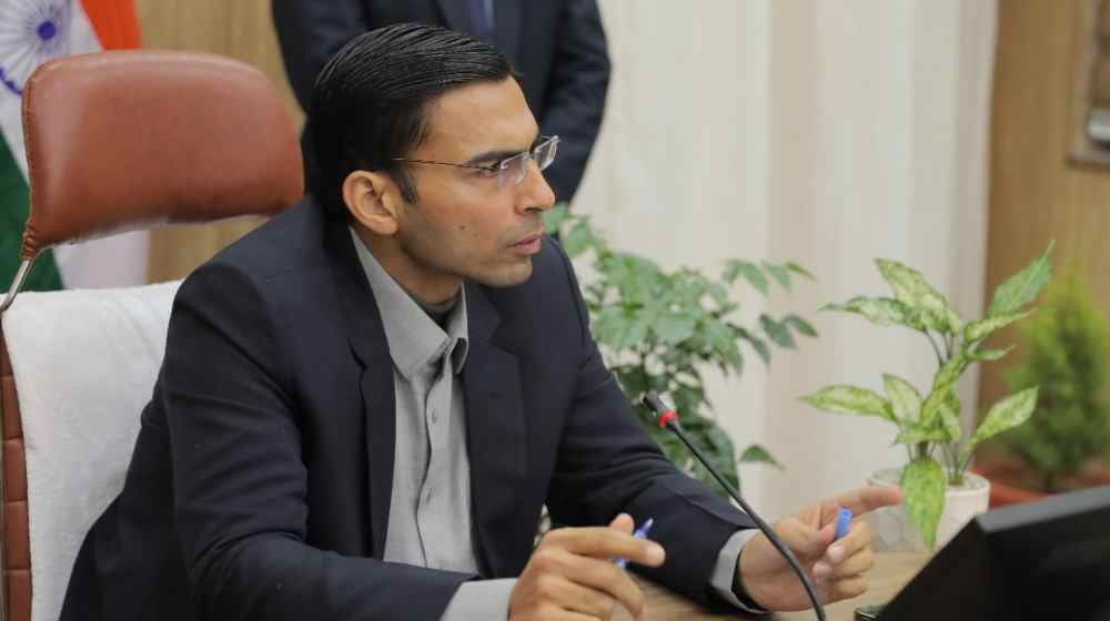 डीएम सविन बंसल ने राजपुर रोड सहित 60 कैमरे पिछले माह ही कराए थे क्रियाशील, नतीजन कल हुई घटना का खुलासा करने में सफल साबित हुए कैमरे