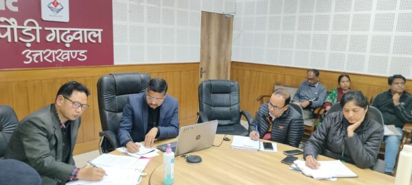 जन सेवा थीम पर आयोजित होने वाले कार्यक्रमों की रूपरेखा करें तैयार – डीएम डॉ. आशीष चौहान