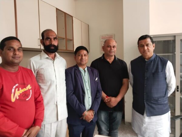 कोटद्वार में पासपोर्ट कार्यालय खुलवाने को लेकर धर्मवीर गुसाईं और अन्य कार्यकर्ताओं ने किया सांसद अनिल बलूनी का धन्यवाद