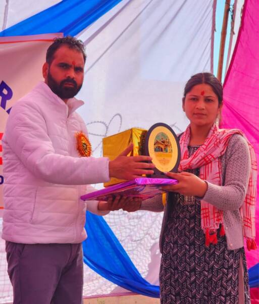 कस्तूरबा गांधी आवासीय बालिका विद्यालय में वार्षिकोत्सव और पूर्व छात्र सम्मेलन में शामिल हुए दीपक बिजल्वाण