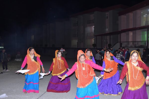 छात्र संसद 2025 : विधानसभा परिसर में छात्रों के लिए बोनफायर का किया गया आयोजन