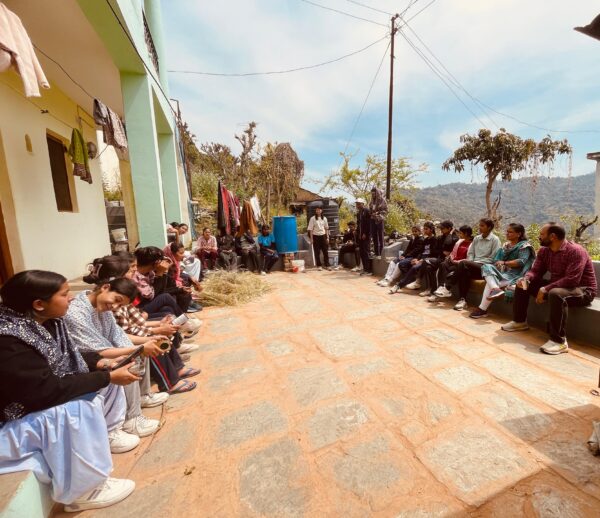 भक्त दर्शन राजकीय स्नातकोत्तर महाविद्यालय के NSS स्वयंसेवियों ने विशेष शिविर के तीसरे दिन में ग्राम सभा ओडल तथा खुन्डोली में सफाई अभियान तथा खराब रास्तों को ठीक करने का किया कार्य