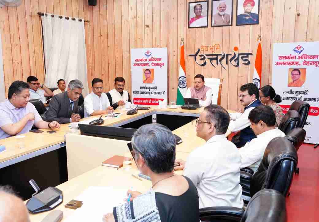 1064 हेल्पलाइन की समीक्षा,सीएम धामी ने दिए निर्देश