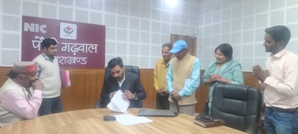 डीएम डॉ. आशीष चौहान ने व्यासघाट में ठेका न खोले जाने के दिये निर्देश