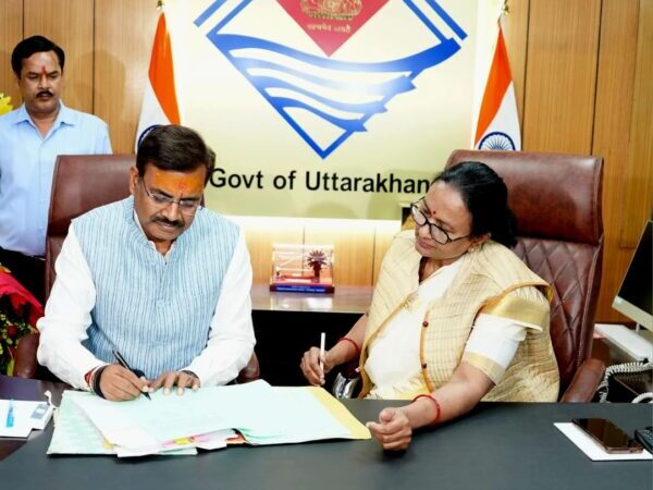 नवनियुक्त मुख्य सचिव आनन्द बर्द्धन ने किया पदभार ग्रहण