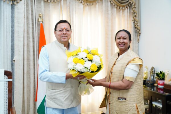 मुख्यमंत्री पुष्कर सिंह धामी से निवर्तमान मुख्य सचिव राधा रतूड़ी ने की शिष्टाचार भेंट