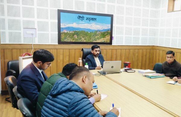 बेडू के उत्पादन को बढ़ावा दिये जाने के लिए नर्सरी में तैयार की जाएगी पौध – डीएम डॉ. आशीष चौहान