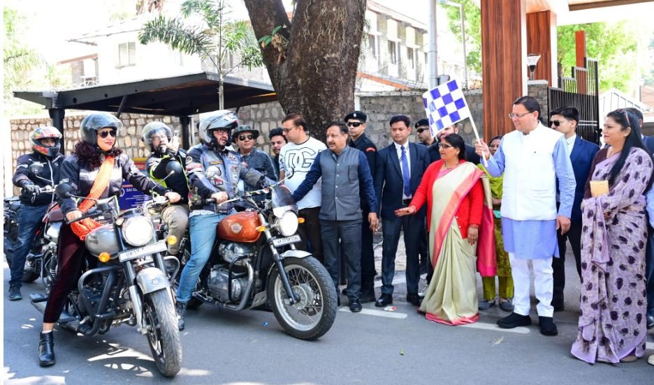 ‘ड्रग्स मुक्त उत्तराखंड’ को लेकर बाइक रैली को मुख्यमंत्री धामी ने हरी झंडी दिखाकर किया रवाना