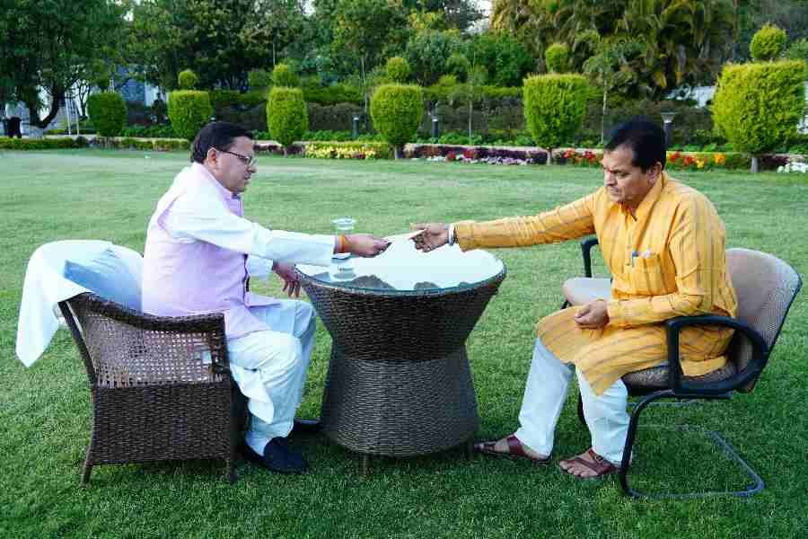 कैबिनेट मंत्री प्रेमचंद अग्रवाल ने सीएम धामी को सौंपा इस्तीफा, इस्तीफा देने से पहले हुए भावुक