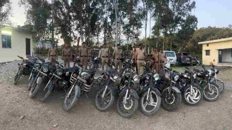 मॉडिफाईड साइलेंसर लगी 27 रॉयल इनफील्ड बुलेट मोटरसाइकिल को दून पुलिस ने किया सीज