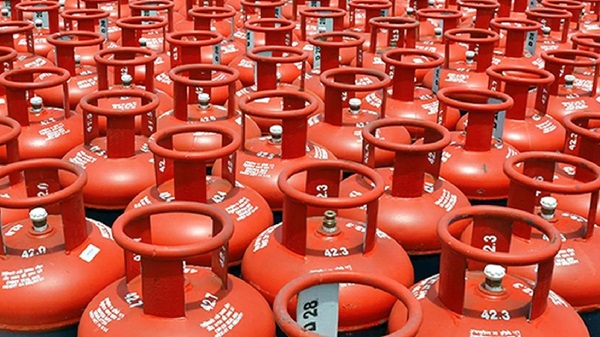 गैस सिलेंडर की होम डिलीवरी पर कोई अतिरिक्त शुल्क नहीं, उल्लंघन पर होगी कार्यवाही