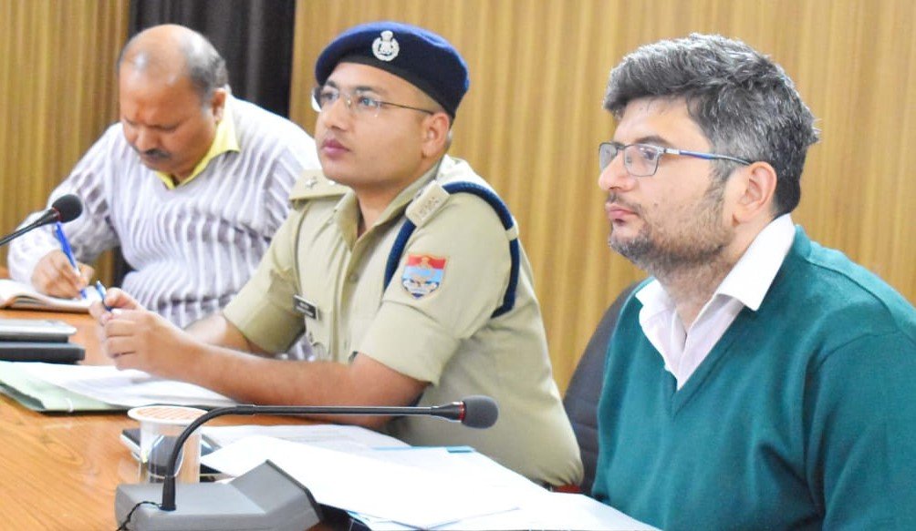 डीएम संदीप तिवारी ने धाम की यात्रा से जुड़े हितधारकों के साथ की बैठक