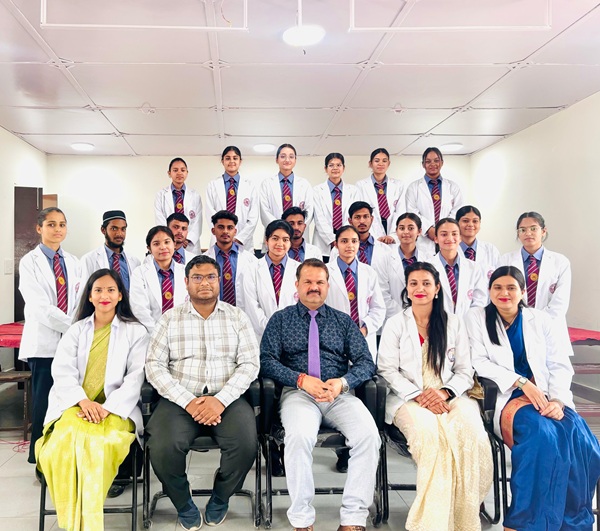 एसजीआरआर नर्सिंग कॉलेज मे विद्यार्थियों को दिलाई गई शपथ