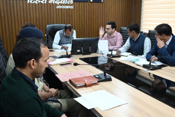 फायर सीजन के मध्येनजर अलर्ट मोड में रहे सभी अधिकारी – डीएम मयूर दीक्षित