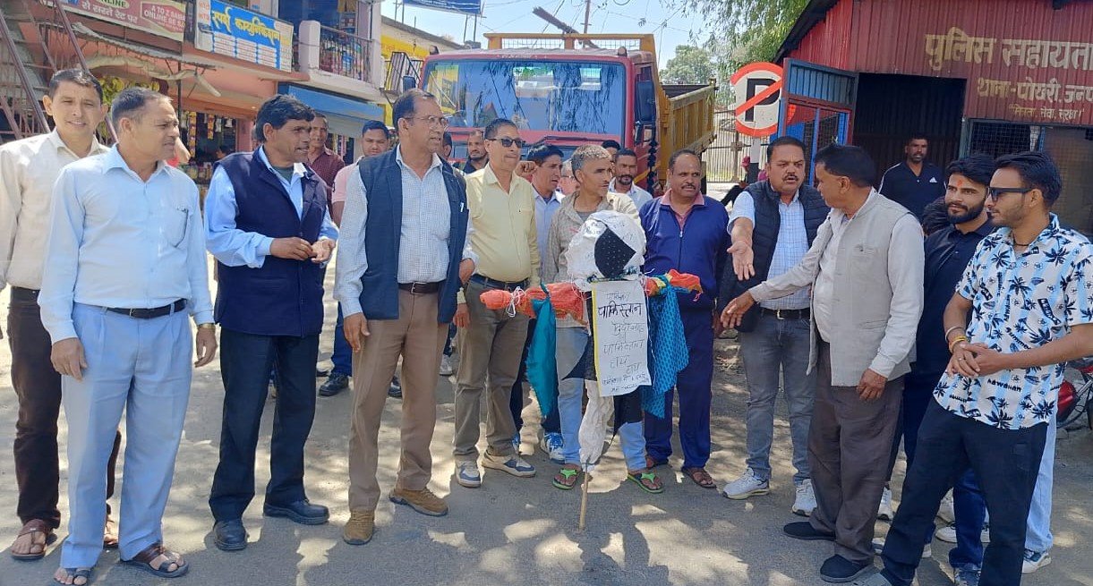 व्यापार संघ ने पहलगाम आतंकी हमले पर फूंका पाकिस्तान का पुतला