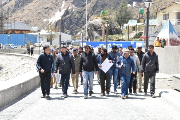 मुख्य सचिव आनन्द वर्द्धन ने बद्रीनाथ धाम में मास्टर प्लान के कार्यो का किया निरीक्षण, यात्रा व्यवस्थाओं को व्यवस्थित करने के दिए निर्देश