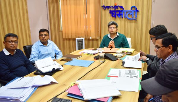 डीएम संदीप तिवारी ने की पशुपालन विभाग, मत्स्य विभाग व डेयरी विकास विभाग की योजनाओं की समीक्षा, दिए निर्देश