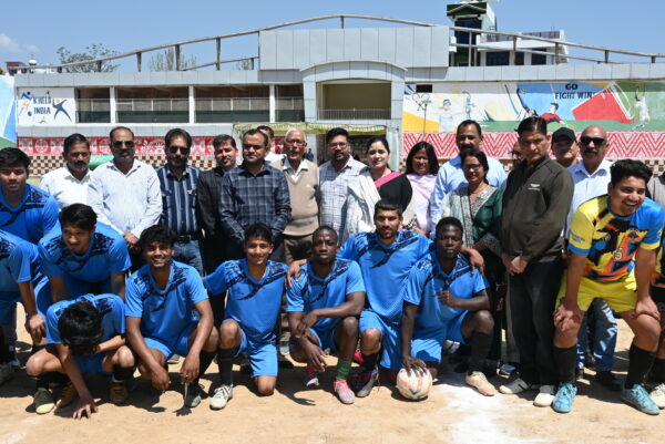 डीएम मयूर दीक्षित ने द्वितीय राज्य स्तरीय ओपन पुरुष फुटबॉल प्रतियोगिता का किया उदघाटन