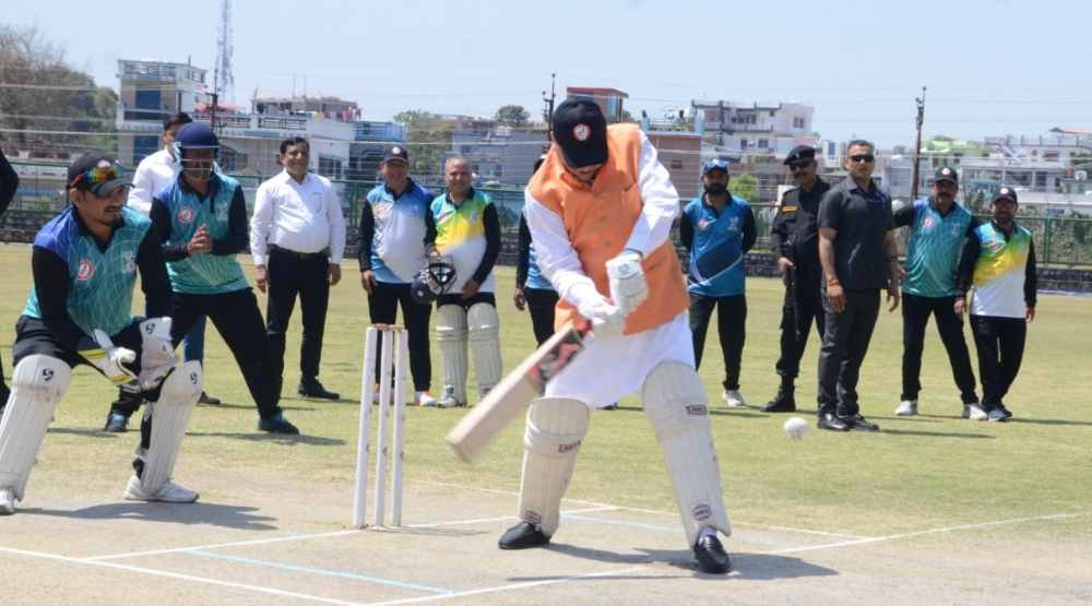 उत्तरांचल प्रेस क्लब अंतर क्रिकेट टूर्नामेंट का सीएम धामी ने किया उद्घाटन, खेल गतिविधियों के लिए पांच लाख की घोषणा की