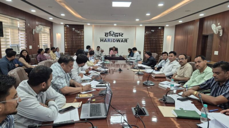 सीडीओ आकांक्षा कोण्डे की अध्यक्षता में एनआरएलएम योजना की बैठक आयोजित, दिए निर्देश