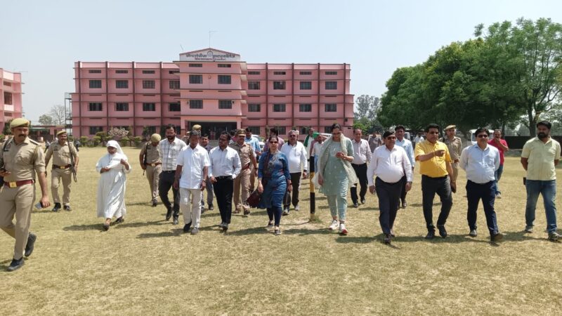 उत्तर प्रदेश मुख्य सचिव का दौरा, पुनर्वास का मुद्दा गहराया