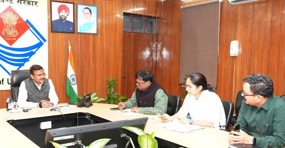 मुख्य सचिव आनन्द बर्द्धन ने विभिन्न विषयों पर शहरी विकास एवं सिंचाई विभाग के साथ की बैठक