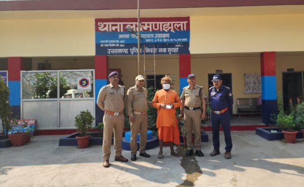 लक्ष्मणझूला पुलिस के हत्थे चढ़ा सपेरे गैंग का सक्रिय सदस्य बाबा इंडियन उर्फ फकीरा, सम्मोहन कर देता था अपराधिक गतिविधियों को अंजाम