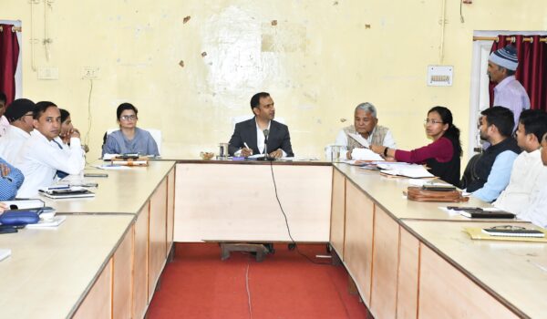 डीएम आशीष भटगांई ने जनता दरबार में सुनी जनसमस्याएं, दिए तत्काल निस्तारण के निर्देश