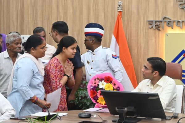 सीएम के Strong प्रशासन-जनता संकल्प को सार्थक करता जिला प्रशासन, 04 घंटे चला डीएम सविन बंसल का जन दिवस, 174 शिकायतें, लिए सख्त निर्णय