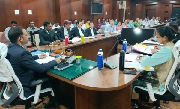 डीएम आशीष भटगांई की अध्यक्षता में मासिक समीक्षा बैठक आयोजित, दिए यें सख्त निर्देश