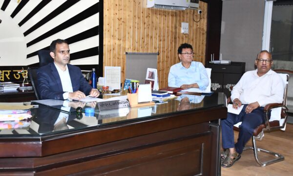  जनसहभागिता से होगा जंगलों का संरक्षण, डीएम आशीष भटगांई ने वनाग्नि नियंत्रण के लिए दिए ठोस निर्देश 