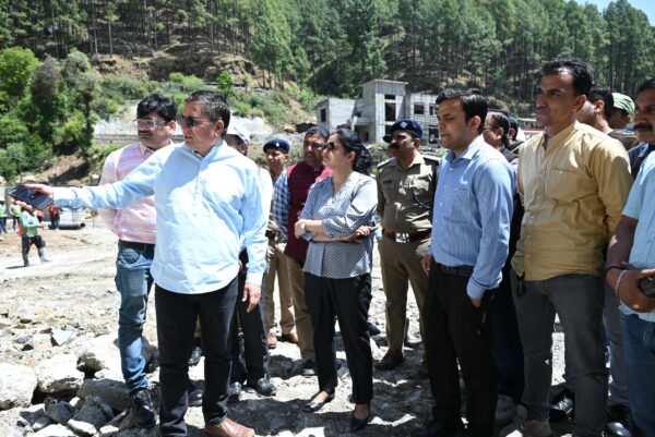 डीएम डॉ. मेहरबान सिंह बिष्ट ने यमुनोत्री नेशनल हाइवे पर निर्माणाधीन सिलक्यारा-पौलगांव सुरंग का स्थलीय निरीक्षण कर लिया जायजा, अधिकारियों को दिए आवश्यक दिशा-निर्देश