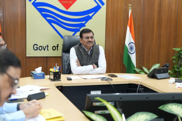 मुख्य सचिव आनन्द बर्द्धन ने की प्रधानमंत्री आयुष्मान भारत स्वास्थ्य अवसंरचना मिशन और प्रधानमंत्री विश्वकर्मा योजना की समीक्षा, दिए निर्देश