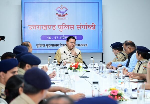 सीएम धामी ने विदेशी घुसपैठियों के खिलाफ प्रशासन के साथ मिलकर एक व्यापक ड्राइव चलाकर तत्काल कठोर कार्यवाही के दिए निर्देश