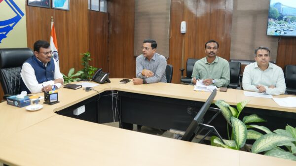 मुख्य सचिव आनन्द बर्द्धन ने की लोक निर्माण विभाग और NHAI की योजनाओं की समीक्षा, समय पर पूरा करने के दिए निर्देश