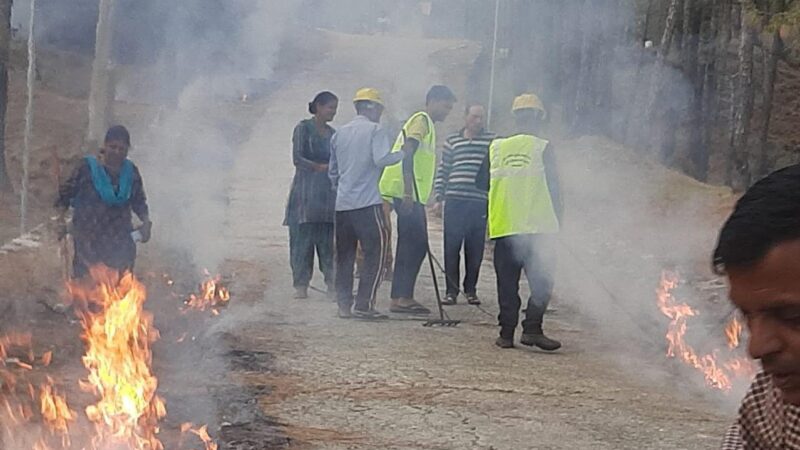 बढ़ते तापमान ने वन विभाग की बढ़ाई चिंता; गुमखाल, समखाल भदालिखाल क्षेत्र में वनाग्नि की घटना पर काबू